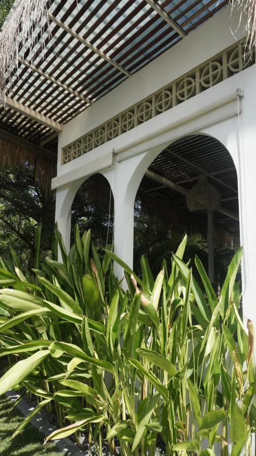 Suku Lifestyle Hotel & Villas Selong Belanak Exterior foto